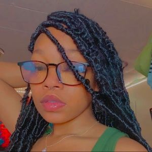 Meet your Posher, Paris!